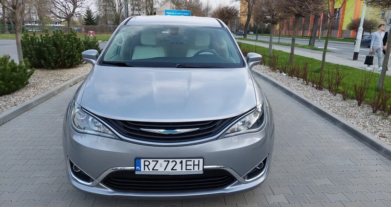 Chrysler Pacifica cena 99900 przebieg: 119900, rok produkcji 2018 z Rzeszów małe 436